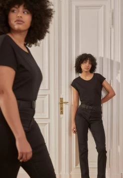 Anna Field -Anna Field c25822fe23a841aeb779136c063dc355